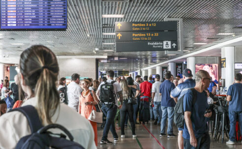 Cerca de 7,5 milhões de passageiros voaram pelo país em março