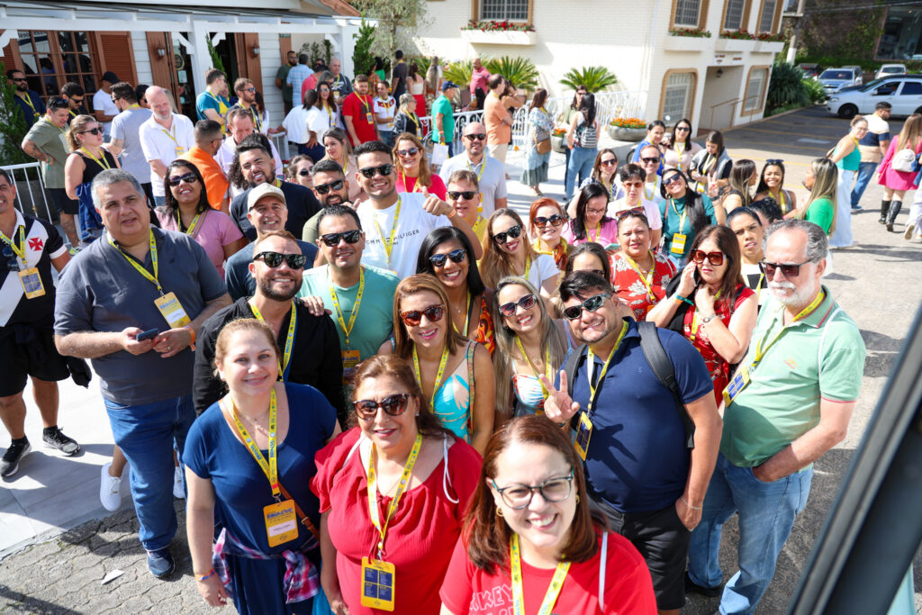 Agentes de viagens da CVC durante passeio Convenção CVC 2024: participantes conhecem os principais atrativos de Gramado e Canela; fotos