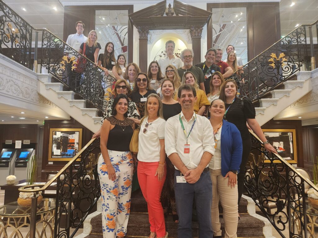 Agentes de viagens fazem capacitação e visita técnica ao Azamara Quest