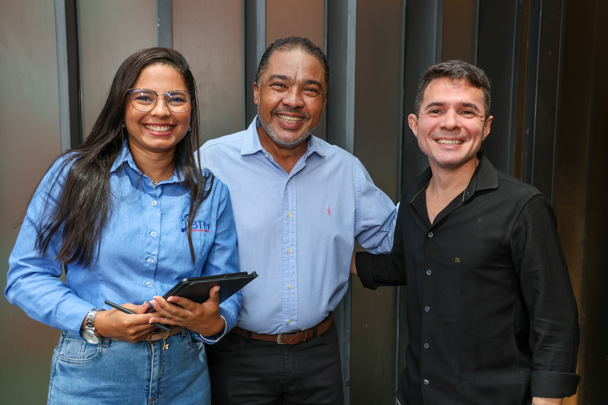 Alana e Cláudio, da BTM, e João Alves, da G7 Operadora JP Alana e Cláudio, da BTM, e João Alves, da G7 Operadora JP