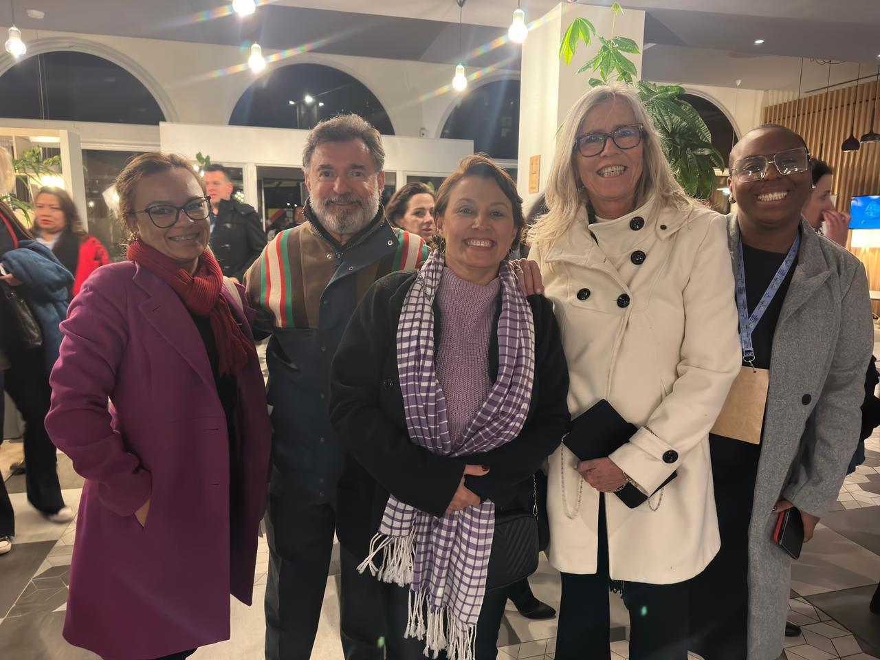 Barbara Monteiro, da Zemar Turismo, Alexandre Santos, da Tristar Viagens, Cristiane Catarino, da Zion Viagens, Regina Kiraly, da Mistral Operadora, e Beatriz Alves, da Atout France Barbara Monteiro, da Zemar Turismo, Alexandre Santos, da Tristar Viagens, Cristiane Catarino, da Zion Viagens, Regina Kiraly, da Mistral Operadora, e Beatriz Alves, da Atout France