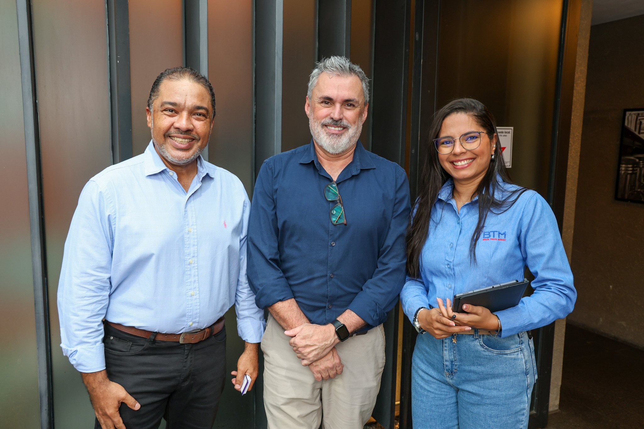 Allan Colen, da Outlook Reps entre Cláudio Júnior e Alana Silva, da BTM Allan Colen, da Outlook Reps entre Cláudio Júnior e Alana Silva, da BTM