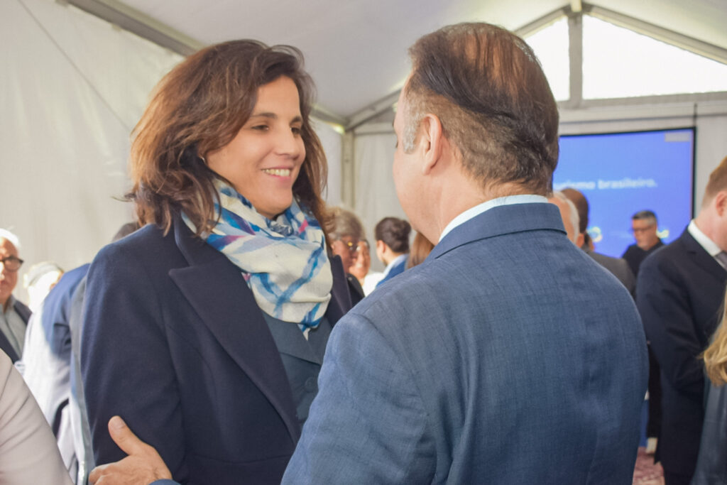 Ana Biselli Aidar, presidente da Resorts Brasil em conversa com Roberto de Lucena, secretário de Turismo de São Paulo