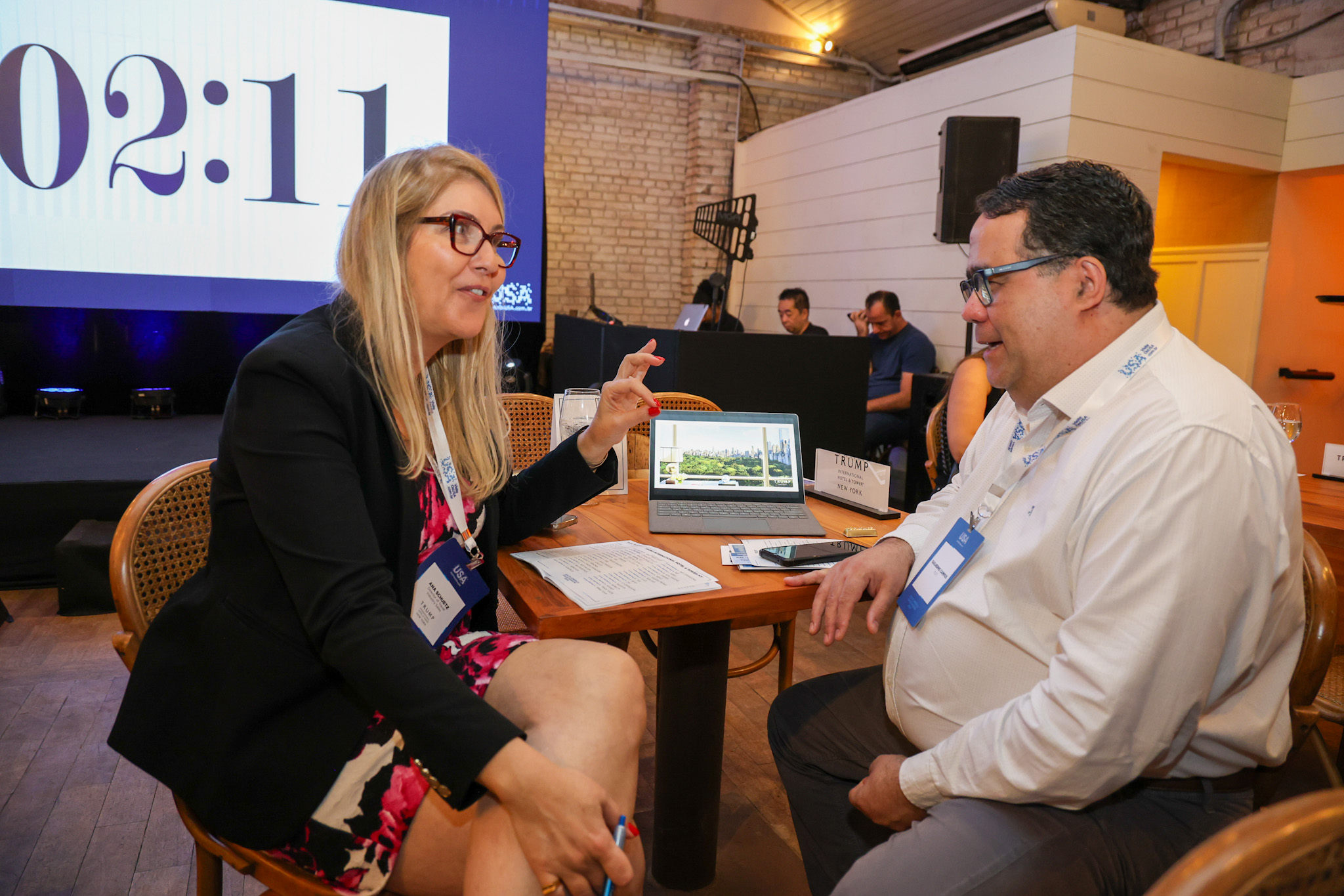 Ana Schuetz, do Trump International Hotel, e Guilherme Campos, da Flot Ana Schuetz, do Trump International Hotel, e Guilherme Campos, da Flot