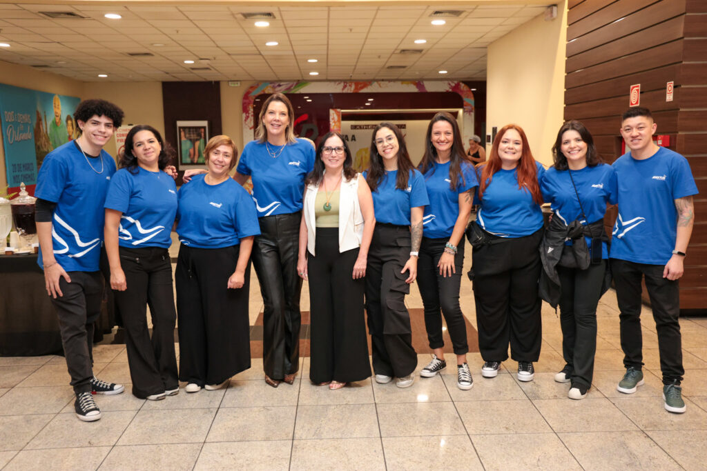 Andréia Leone e parte da equipe Agaxtur