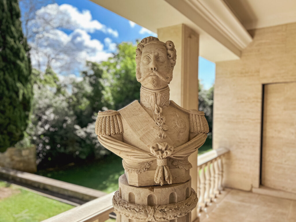 Artigos da monarquia português estão presentes na casa do embaixador do Brasil em Portugal Artigos da monarquia português estão presentes na casa do embaixador do Brasil em Portugal