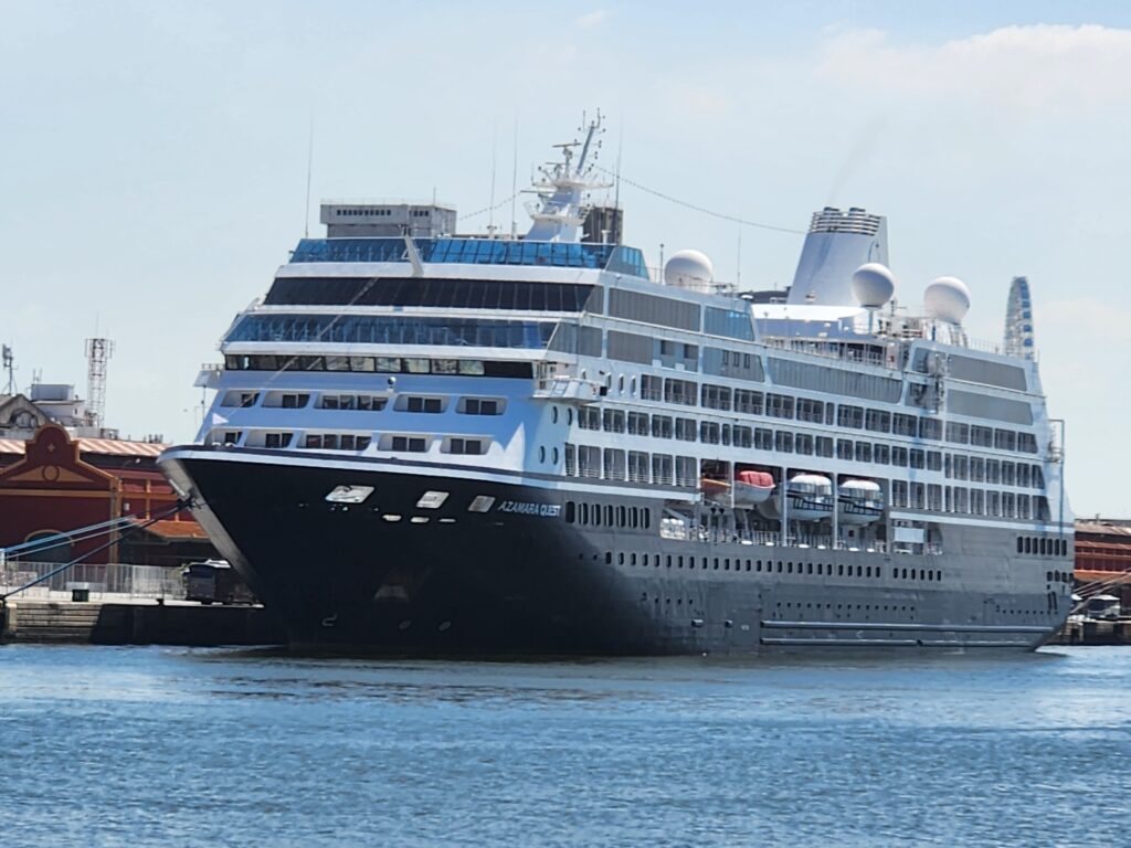 Azamara Quest zarpa nesta sexta-feira