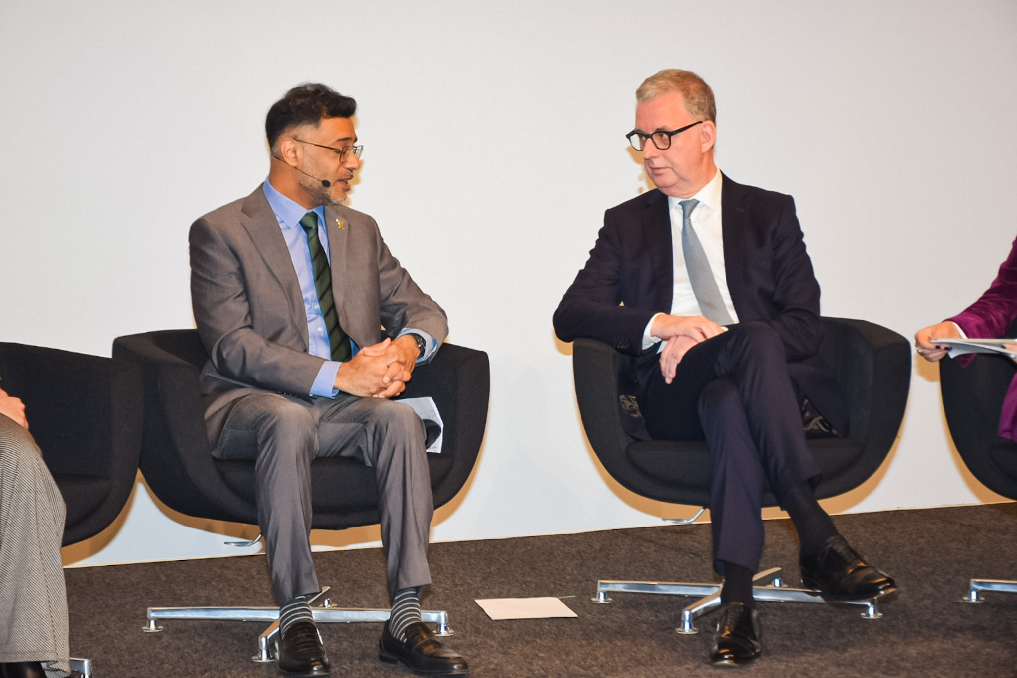 Azzan bin Qassim Al Busaidi, subsecretário de Turismo do Ministério Turismo de Omã e Norbert Fiebig, presidente da Associação Alemã de Turismo Azzan bin Qassim Al Busaidi, subsecretário de Turismo do Ministério Turismo de Omã e Norbert Fiebig, presidente da Associação Alemã de Turismo