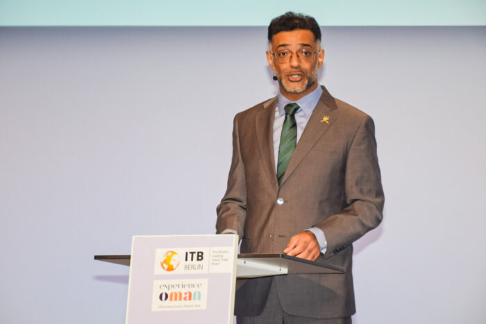 ITB 2024 finaliza preparativos para três dias de feira com mais de 5 mil expositores; veja fotos 3 Azzan bin Qassim Al Busaidi, subsecretário de Turismo do Ministério do Patrimônio e Turismo de Omã na ITB Berlim