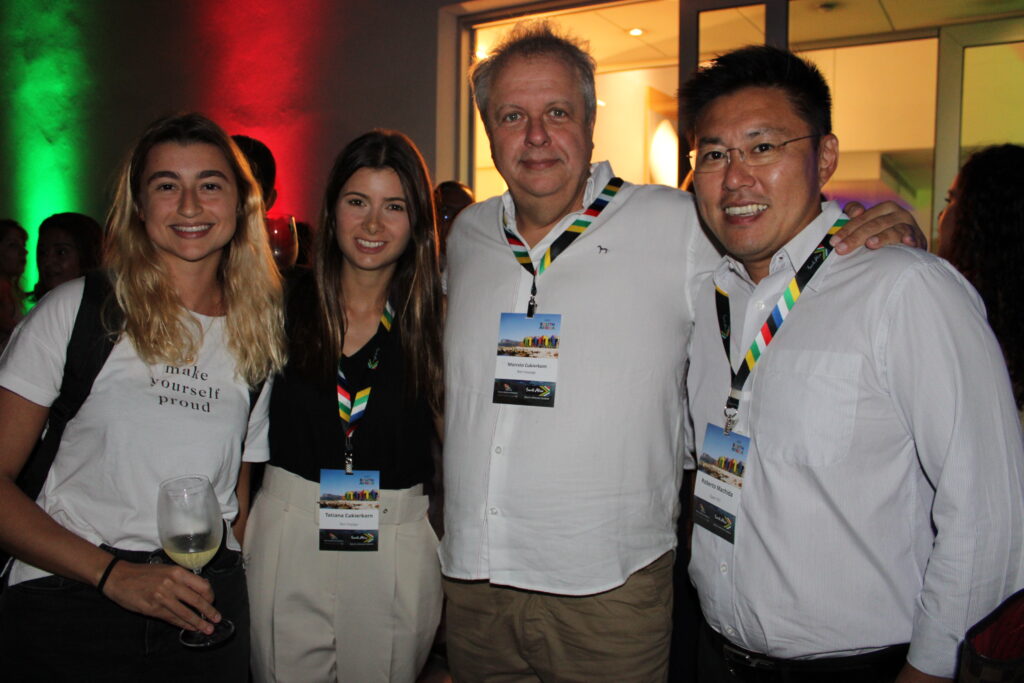 Bianca Manfredi, Tatiana e Marcelo Cukierkorn, da Bon Voyage, com Roberto Machida, da Open TKT Bianca Manfredi, Tatiana e Marcelo Cukierkorn, da Bon Voyage, com Roberto Machida, da Open TKT