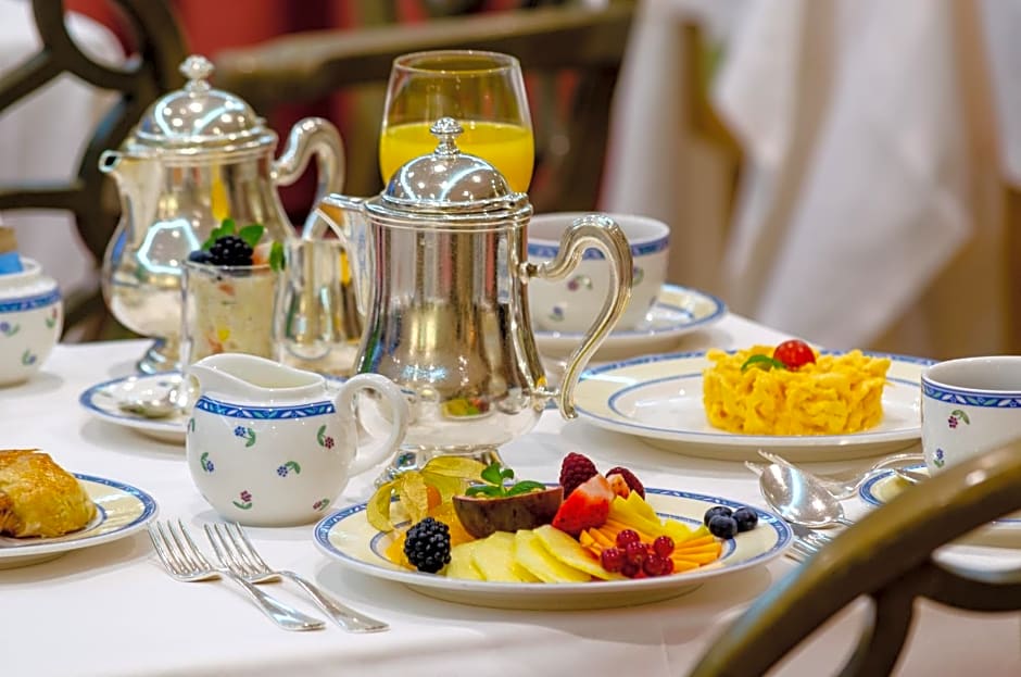 Café da manhã ou merendas à tarde servido com sofisticação Café da manhã ou merendas à tarde servido com sofisticação