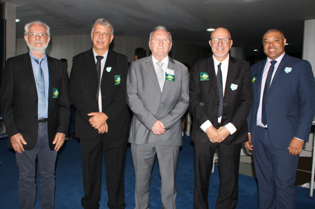 Camilo Rorato, do Grand Carima, Marcelo Sossella, da Rede San Juan, Neuso Rafain, do Rafain, Nilson Nadai, do Hotel Nadai, e Vilson dos Santos, do Rafain Camilo Rorato, do Grand Carima, Marcelo Sossella, da Rede San Juan, Neuso Rafain, do Rafain, Nilson Nadai, do Hotel Nadai, e Vilson dos Santos, do Rafain