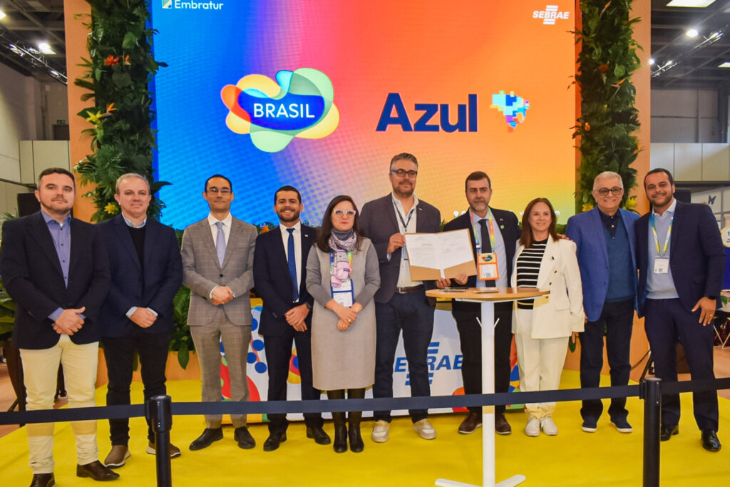 Cerimônia de assinatura do acordo entre a Embratur e a Azul Linhas Aéreas