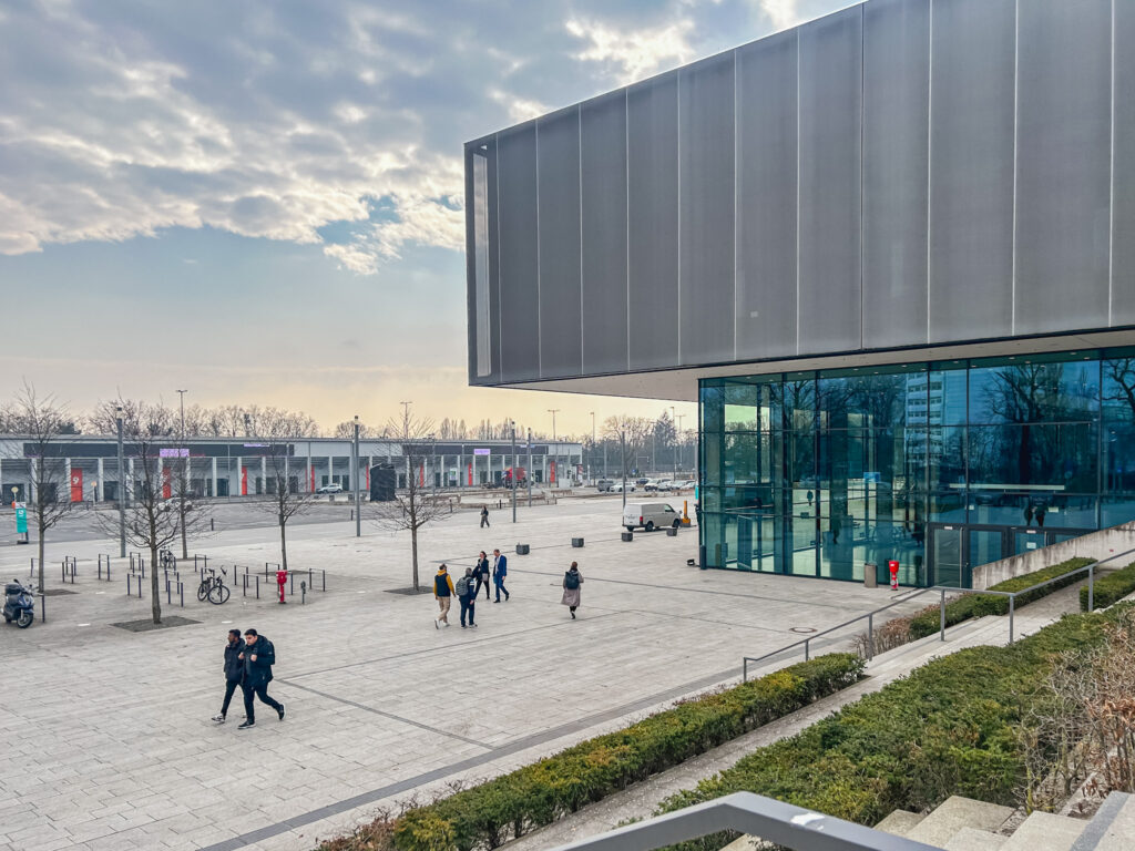 City Cube, área de evento aos lado do centro de convenções