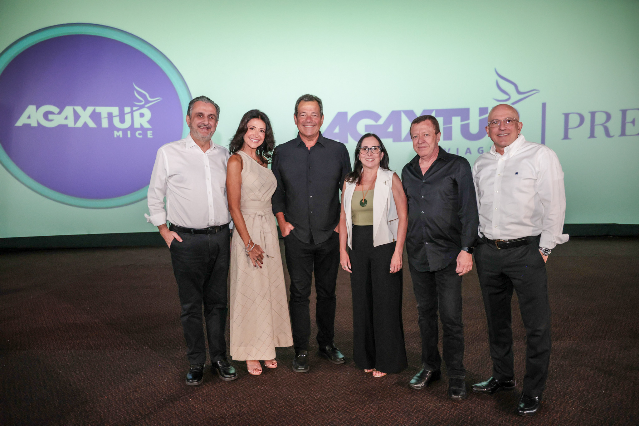 Claiton Armelin, Paty Leone, Renan Chieppe, VP do Grupo Águia Branca, Andréa Leone, Jarbas Correa Júnior e Aldo Leone, da Agaxtur