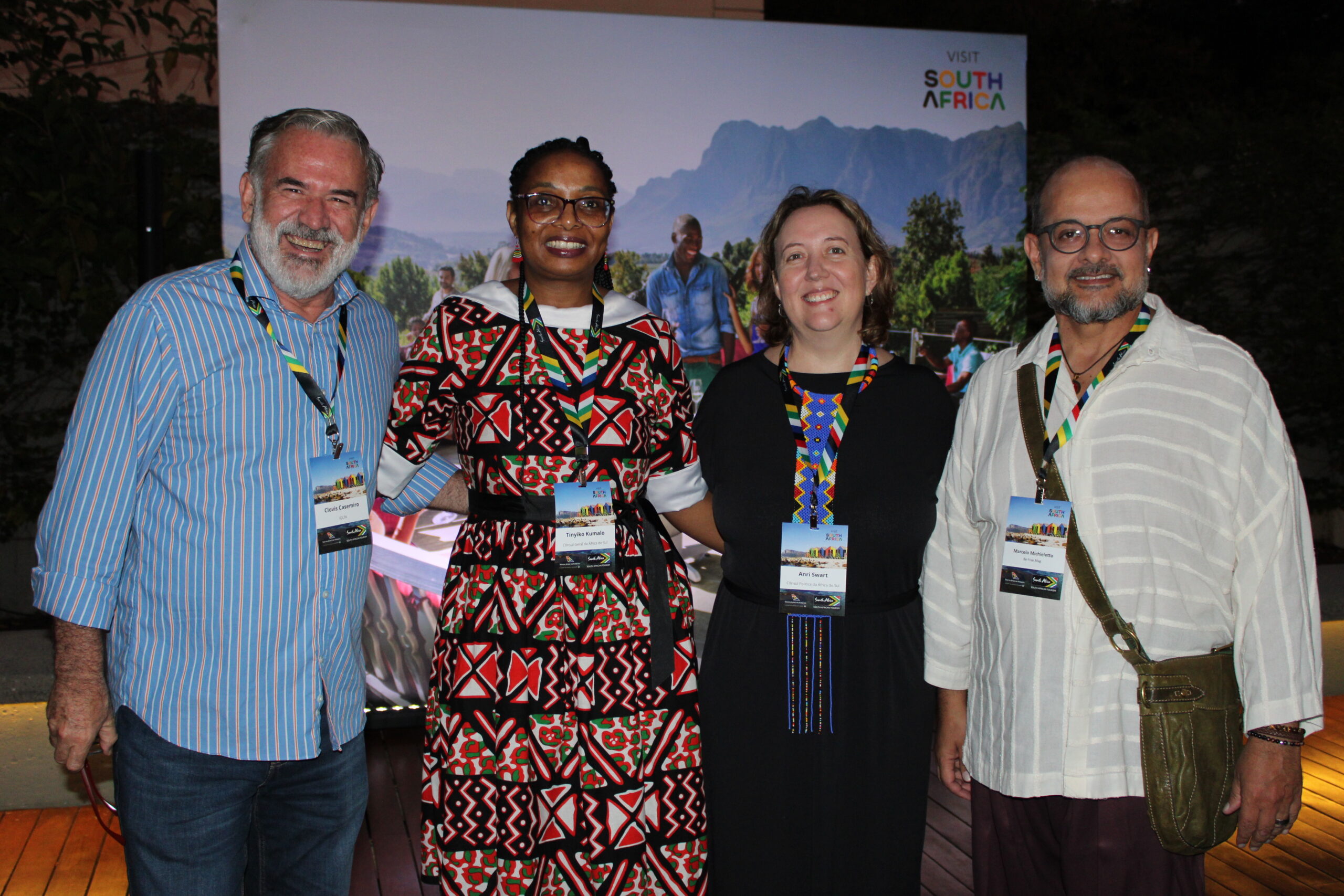 Clovis Casemiro, da IGLTA, Tinyiko Kumalo, Cônsul da África do Sul em SP, Anri Swart, da África do Sul, e Marcelo Michieletto, da Be Free Mag Clovis Casemiro, da IGLTA, Tinyiko Kumalo, Cônsul da África do Sul em SP, Anri Swart, da África do Sul, e Marcelo Michieletto, da Be Free Mag