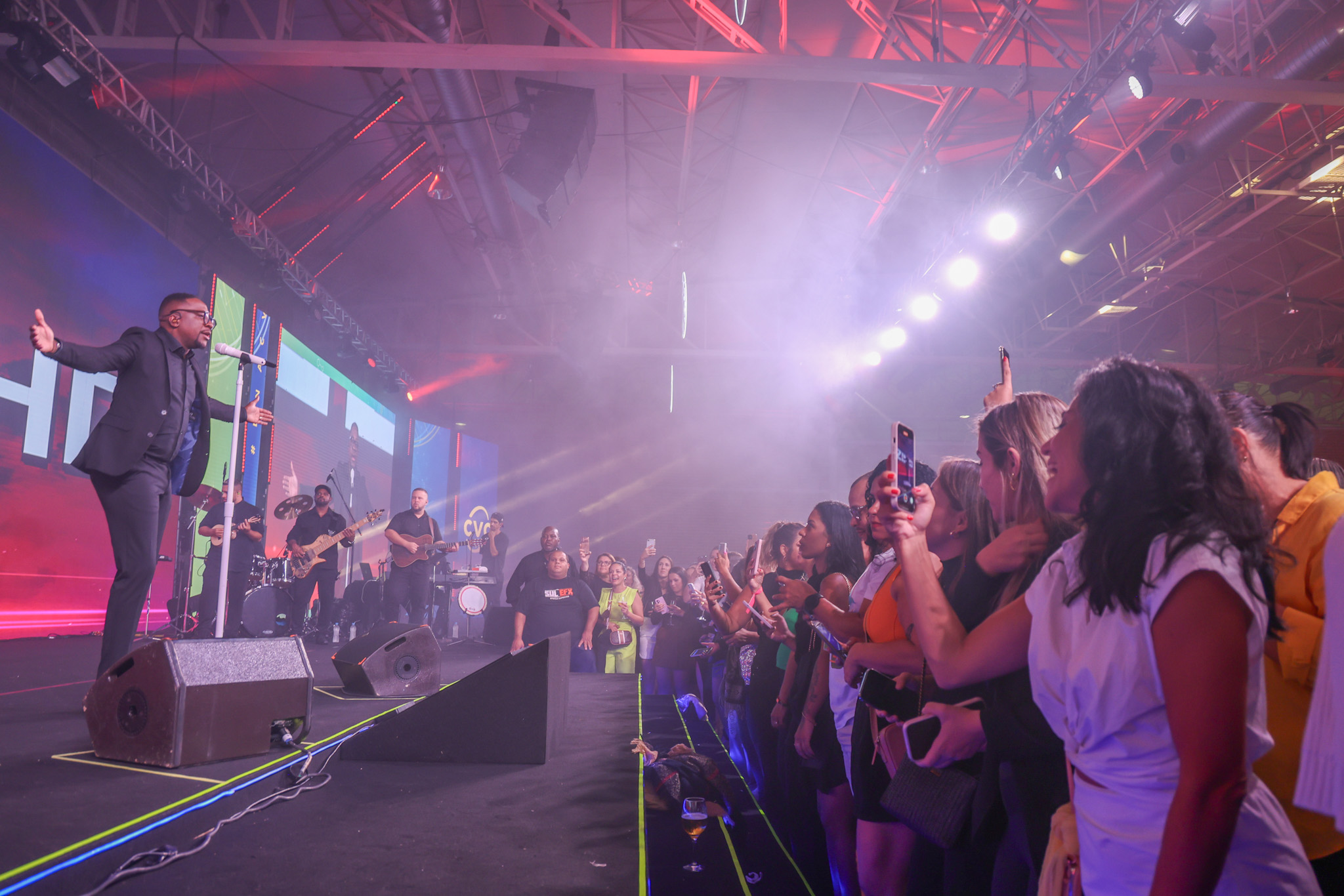 Convenção da CVC chega ao fim com show do Mumuzinho