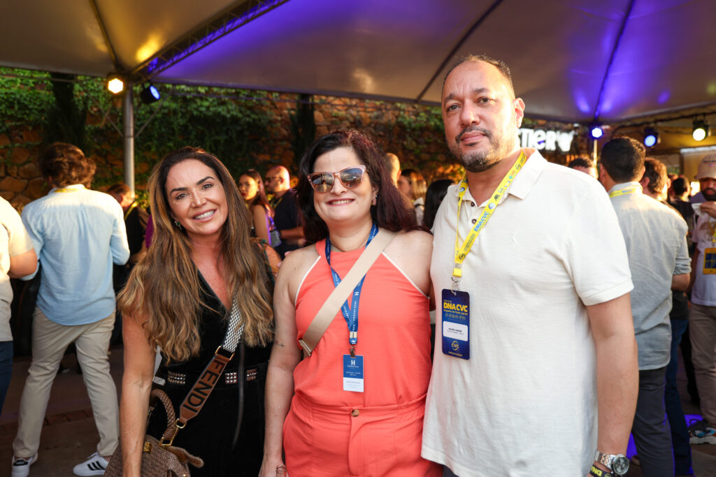 Cristiane Teixeira, da Luck Receptivo, Karla Michelle, do Hardman Praia Hotel, e Mauro Roballo, secretaria de Turismo de João Pessoa