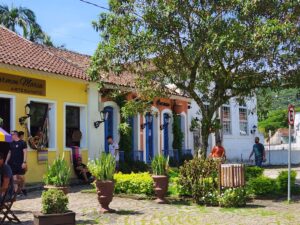 Cultura centenaria dos imigrantes na construcao de moradias Trem Serra Verde Express e Morretes no segundo dia de Integra BWT Paraná; veja fotos