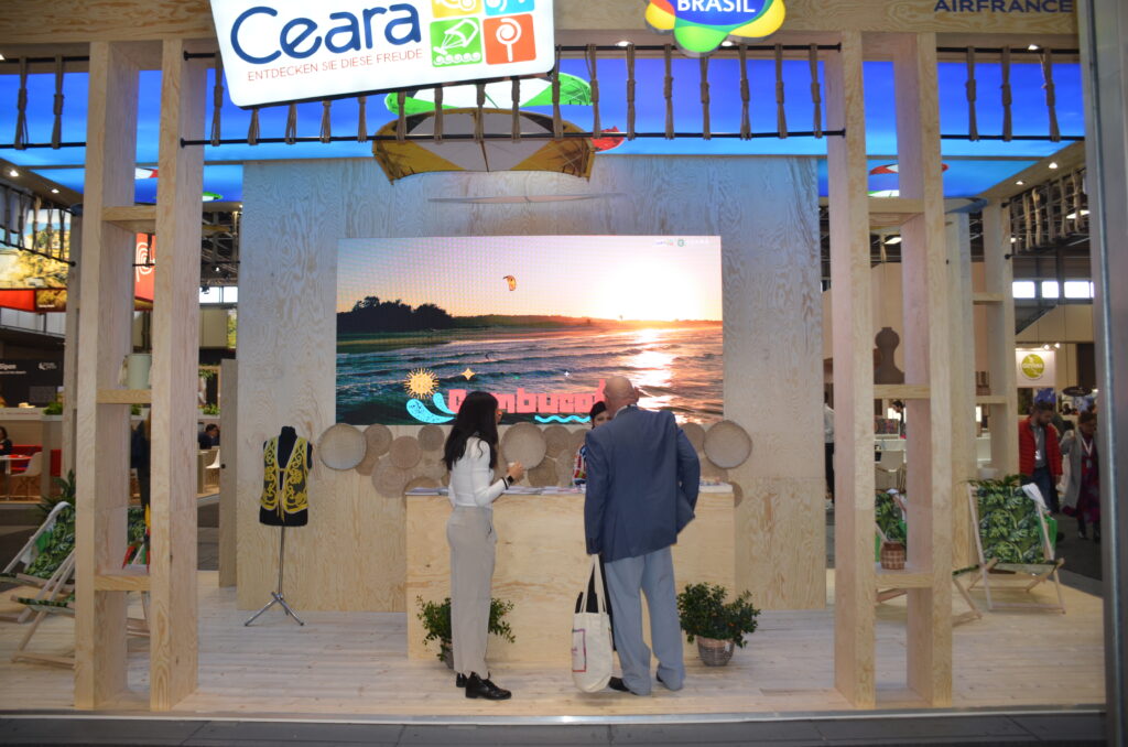 Estande do Ceará recebe visitas de interessados no destino