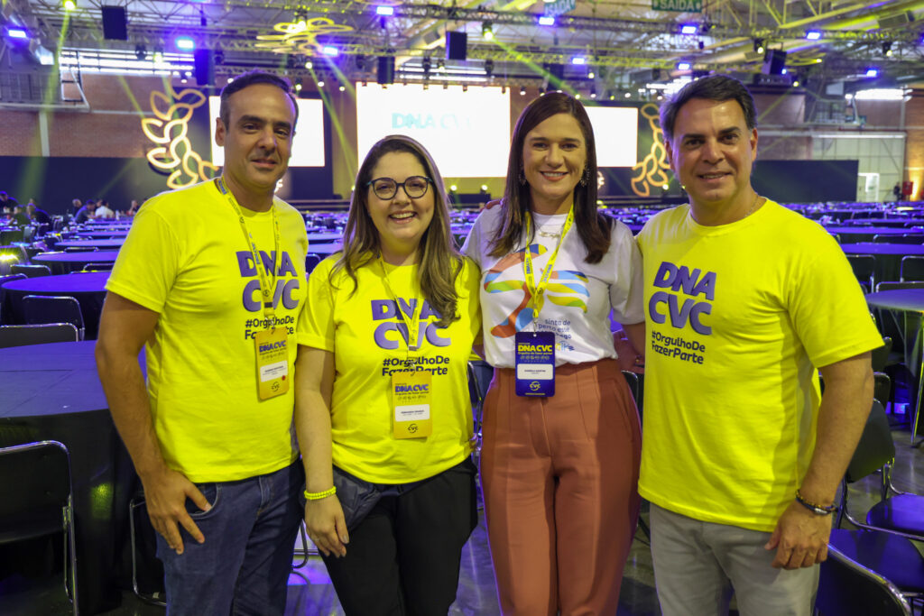 Daniela Mesquita, da Setur-SE, entre Eugenio Monteiro, Fernanda Franco e Emerson Balan, diretor geral da CVC Corp