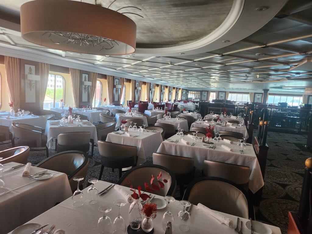 Discoveries Restaurante & Bar