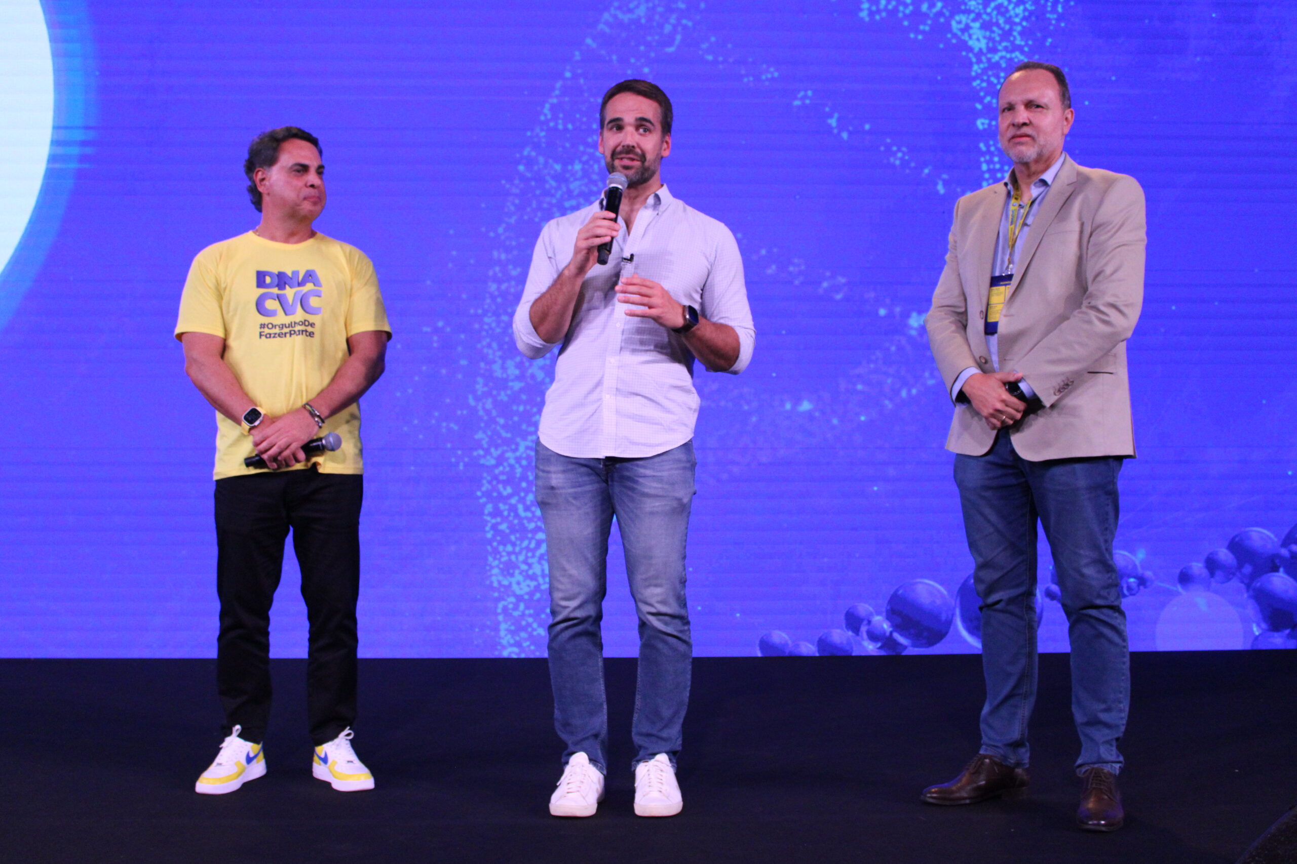 Eduardo Leite, governador do RS, com Emerson Belan, da CVC, e Luiz Fernando, secretário de Turismo do RS Eduardo Leite, governador do RS, com Emerson Belan, da CVC, e Luiz Fernando, secretário de Turismo do RS