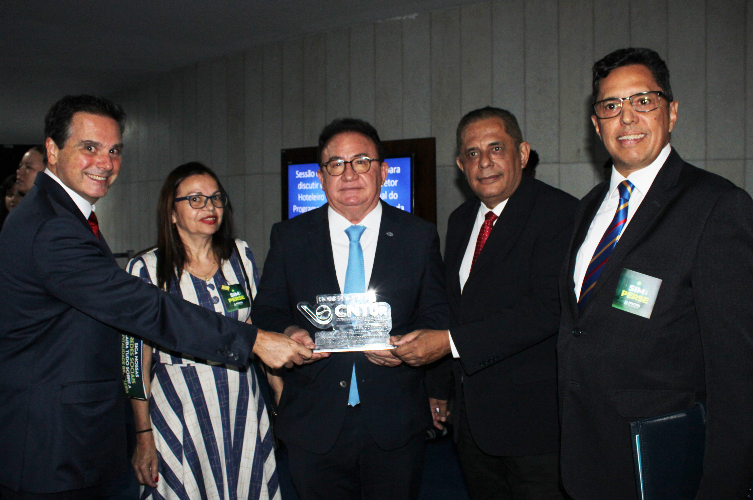 Executivos da CNTur com Manoel Linhares, da ABIH Nacional Executivos da CNTur com Manoel Linhares, da ABIH Nacional