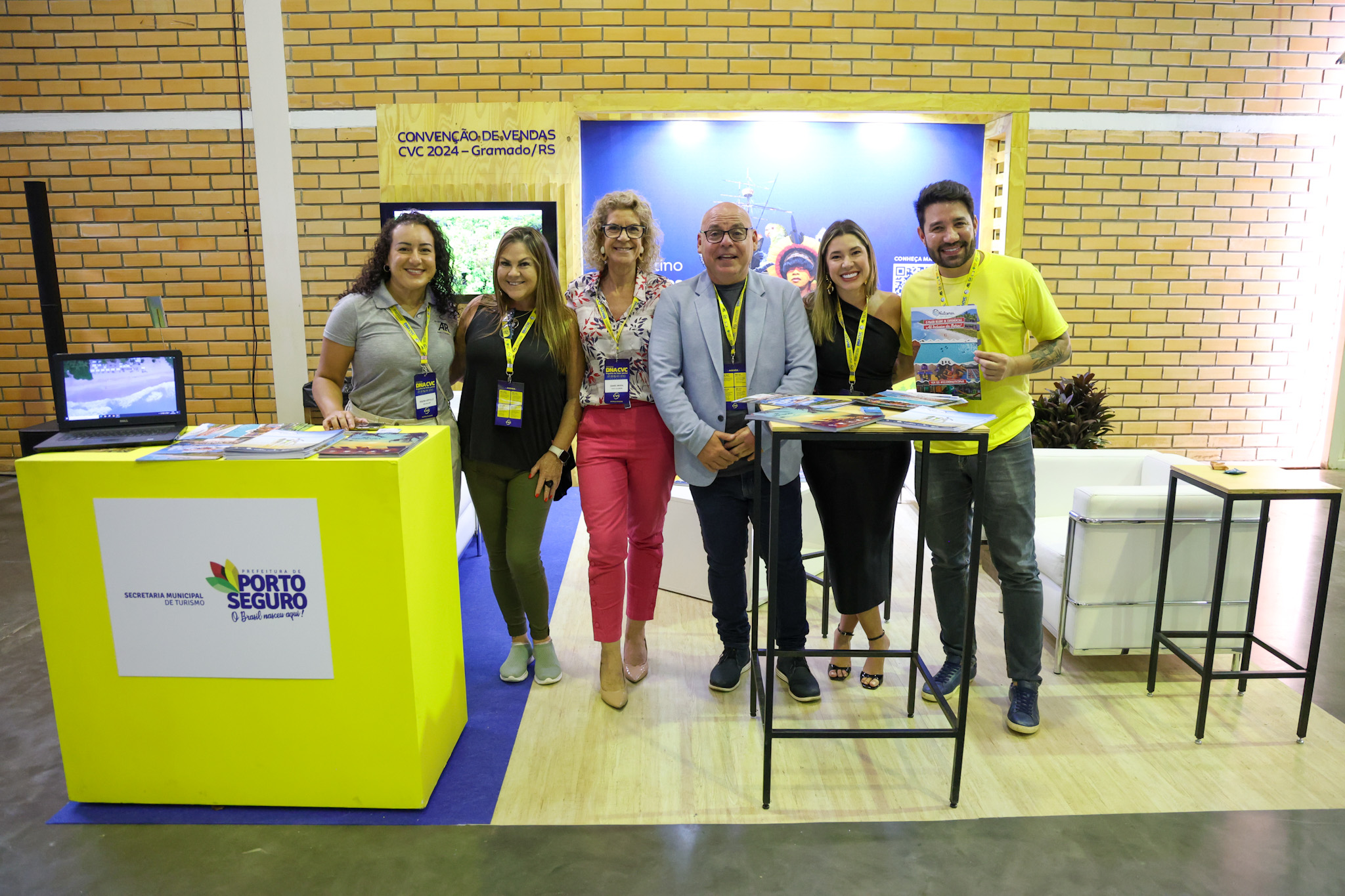 Expositores de Porto Seguro Expositores de Porto Seguro