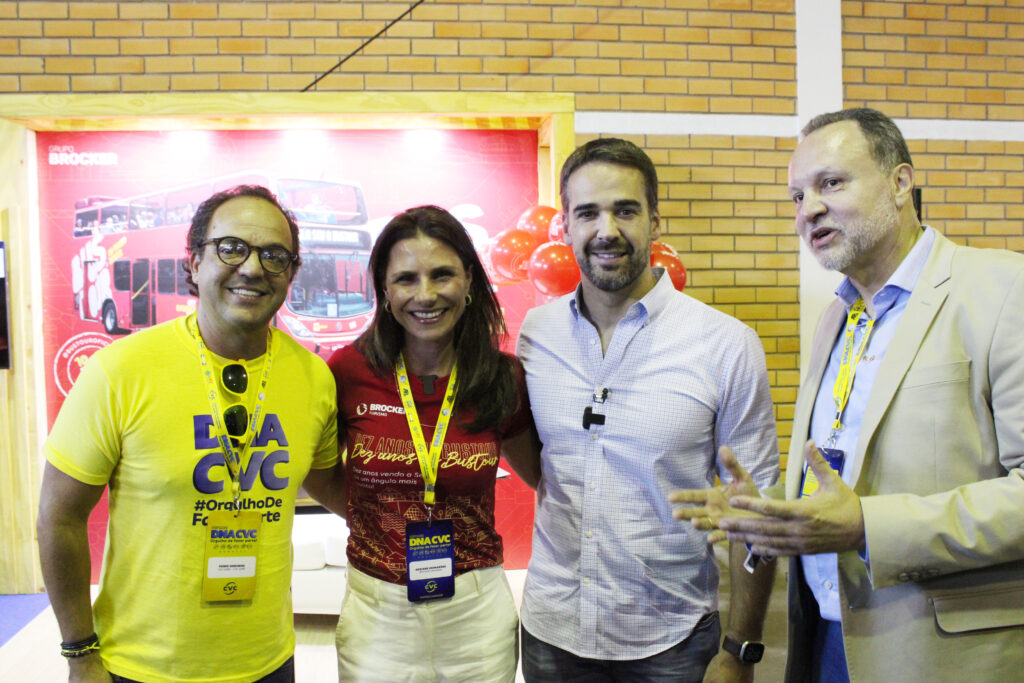 Fabio Godinho, da CVC, Adriane Brocker, da Brocker, Eduardo Leite, governador do RS, e Luiz Fernando Rodrigues, secretário de Turismo do RS