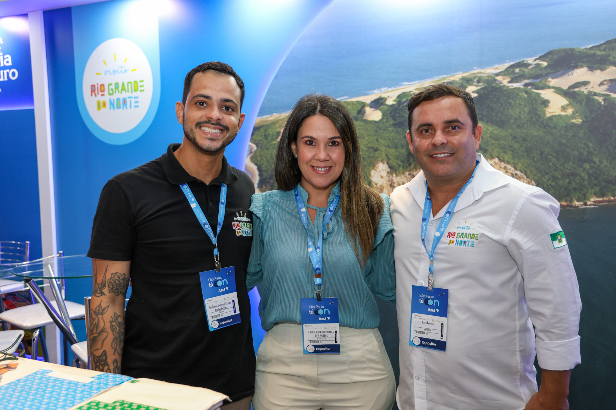 Fabíola Ribeiro, da Setur-Natal, entre Guilherme Kramer e Kayo Feitosa, da Emprotur Fabíola Ribeiro, da Setur-Natal, entre Guilherme Kramer e Kayo Feitosa, da Emprotur