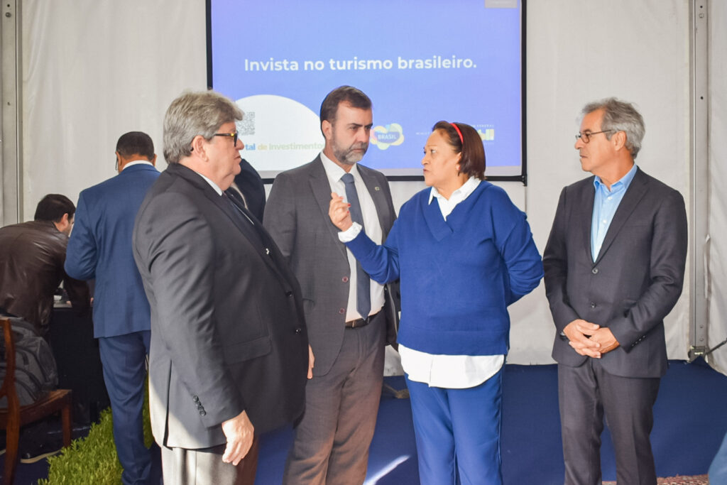 Fátima Bezerra, governadora do Rio Grande do Norte em conversa com Marcelo Freixo, presidente da Embratur Fátima Bezerra, governadora do Rio Grande do Norte em conversa com Marcelo Freixo, presidente da Embratur