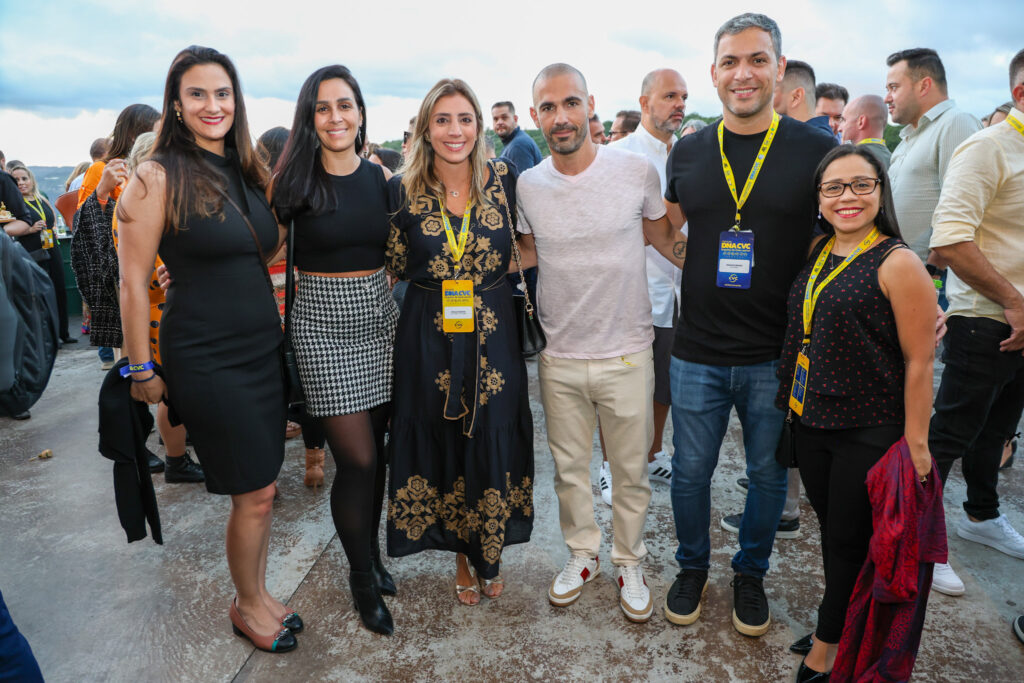 Heloísa Ananias e Vívian Amaral, da Tip Group, Paula Rorato, da CVC, Gustavo Batica e Ignácio Bruno, da Tip Group, e Priscila Alencar, da CVC Corp
