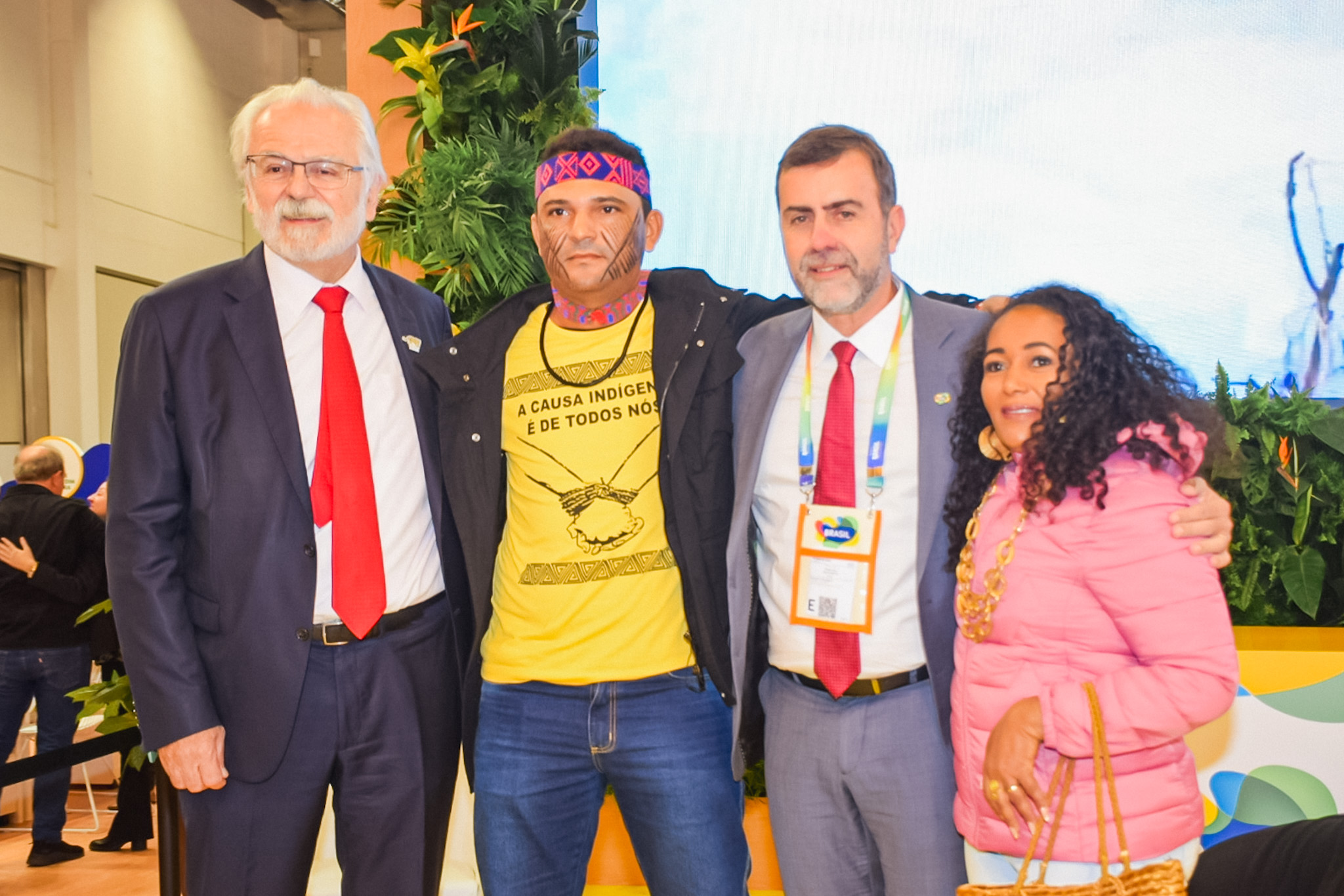 Roberto Jaguaribe, Embaixador do Brasil na Alemanha e Marcelo Freixo, da Embratur com representantes da cultura de Tocantins Roberto Jaguaribe, Embaixador do Brasil na Alemanha e Marcelo Freixo, da Embratur com representantes da cultura de Tocantins