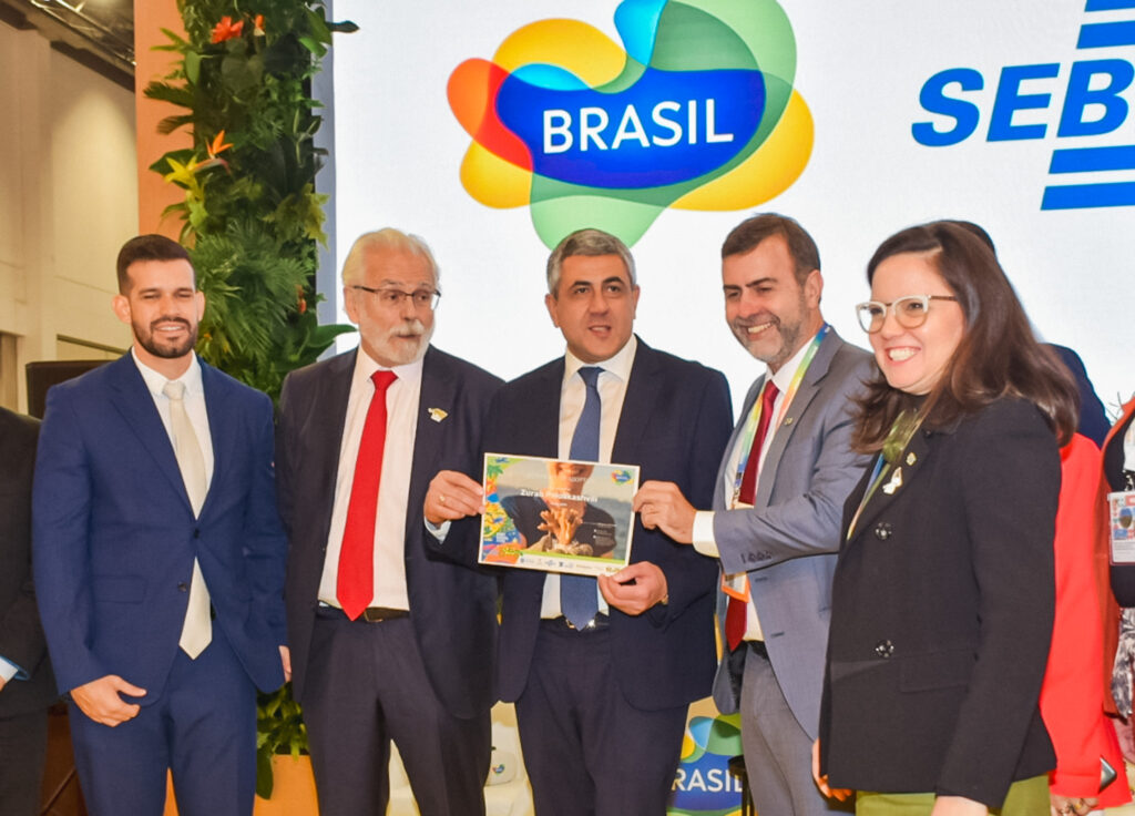 Zurab Pololikashvili, secretário-geral da Organização Mundial de Turismo recebeu o certificado da Embratur (Ana Azevedo/M&E)