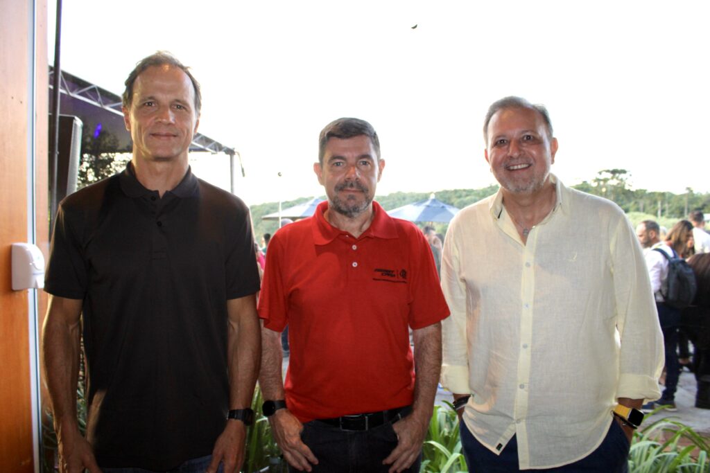 Roberto Roman, da CVC, Alexandre Camargo, da Assist Card, e Ricardo Kaiser, da CVC