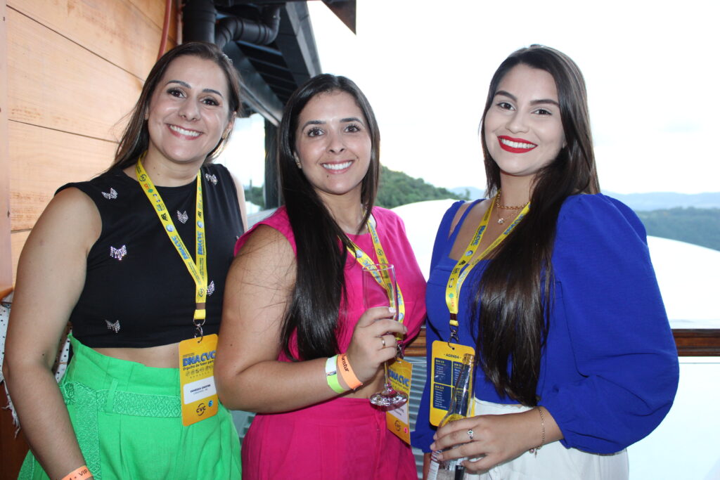 Vanessa e Tainara Onofre, da CVC de Carazinho-RS, e Eduarda Cruz, da CVC de São Borja