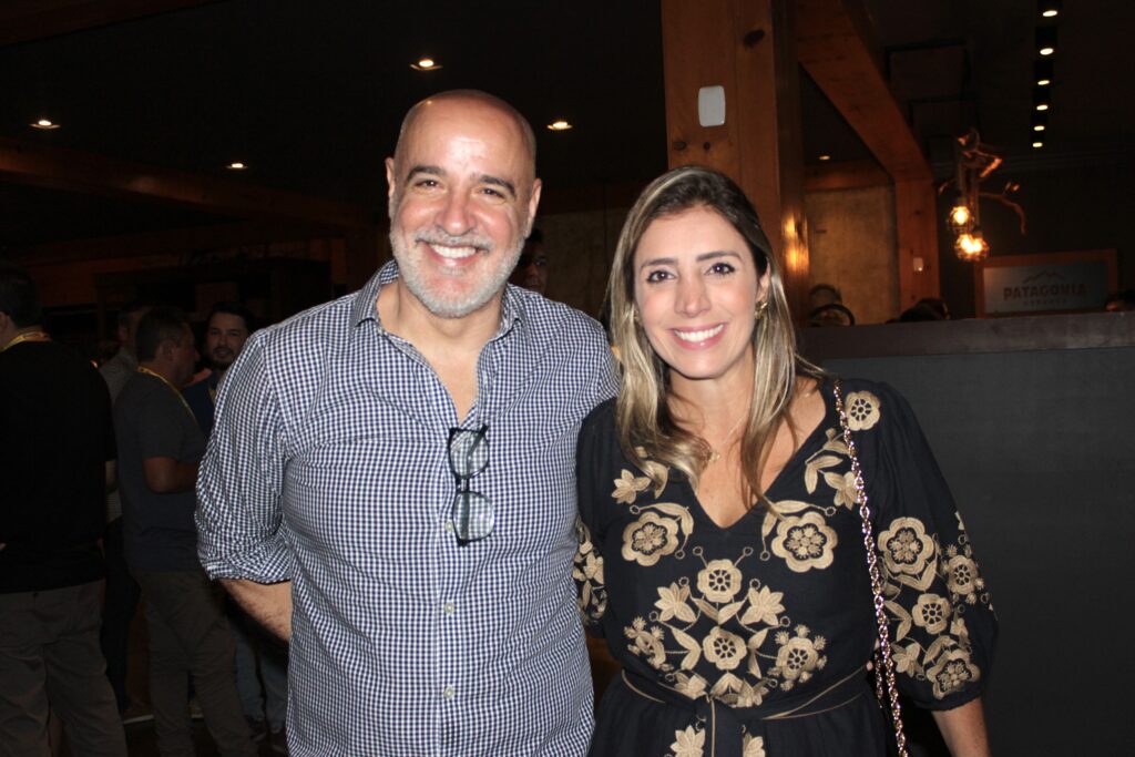 Alejandro Lavin, da Special Tours, e Paula Rorato, da CVC