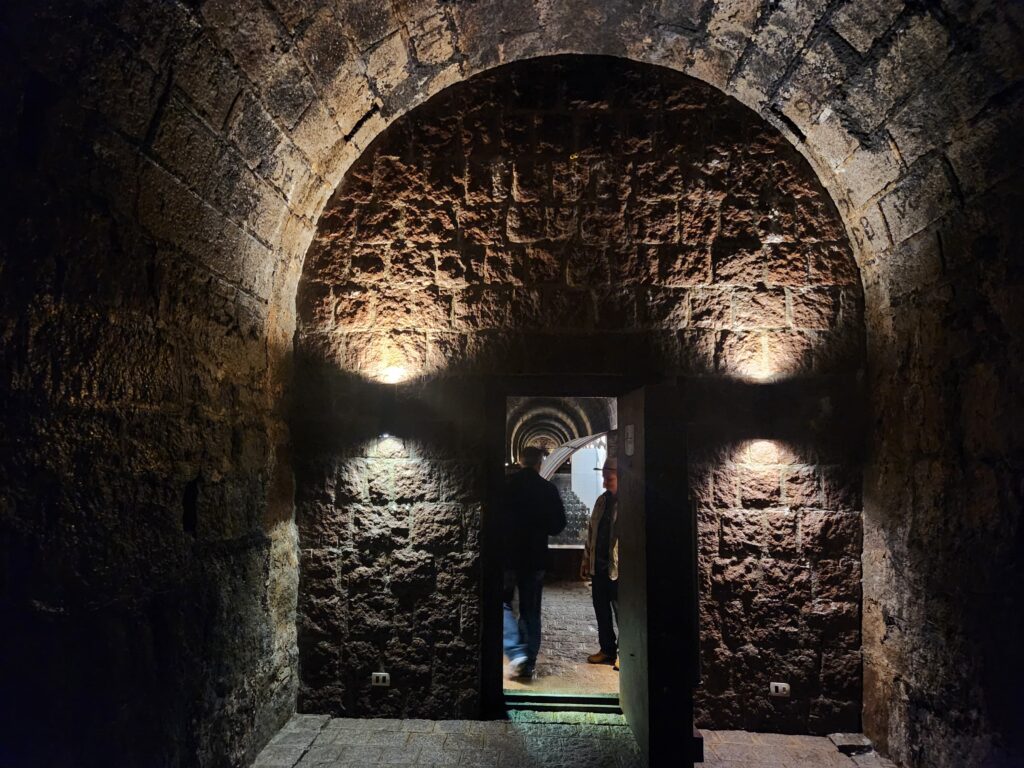 Iluminação valoriza a obra centenária totalmente preservada