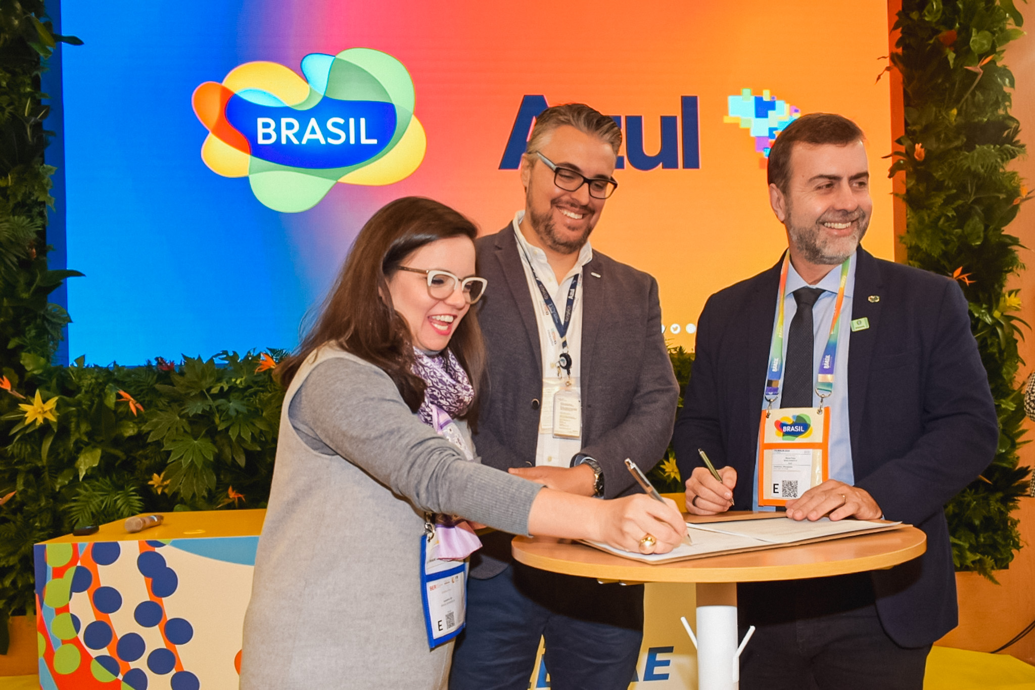 Jaqueline Gil, diretora de Marketing da Embratur foi uma das testemunhas na assinatura do acordo Jaqueline Gil, diretora de Marketing da Embratur foi uma das testemunhas na assinatura do acordo