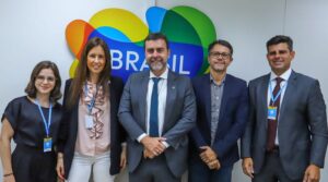 Joana Almeida e Sousa esteve na sede da Embratur, em Brasília, onde conversou com o presidente da Agência, Marcelo Freixo, e equipe