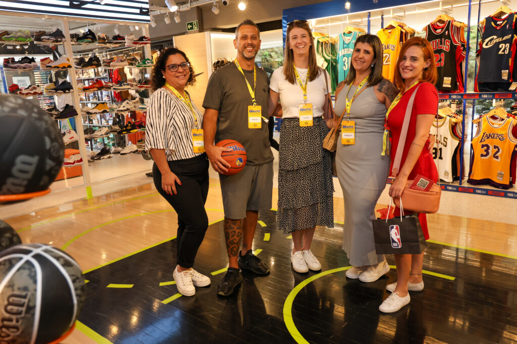 Joyce Pretti, da CVC Louveira-SP, Felipe Teixeira, da CVC Valinhos-SP, Yara Gianeri, da CVC Valinhos-SP, Fernanda Buccini, da CVC Vinhedo-SP, e Lorena Cachoni, da CVC Campinas Maria Monteiro-SP