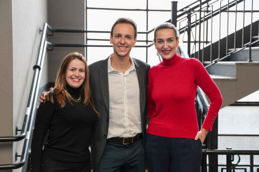 Juliana Assumpção e Bruno Waltrick, da AbavSP Aviesp, e Luciane Leite, da Setur-SP