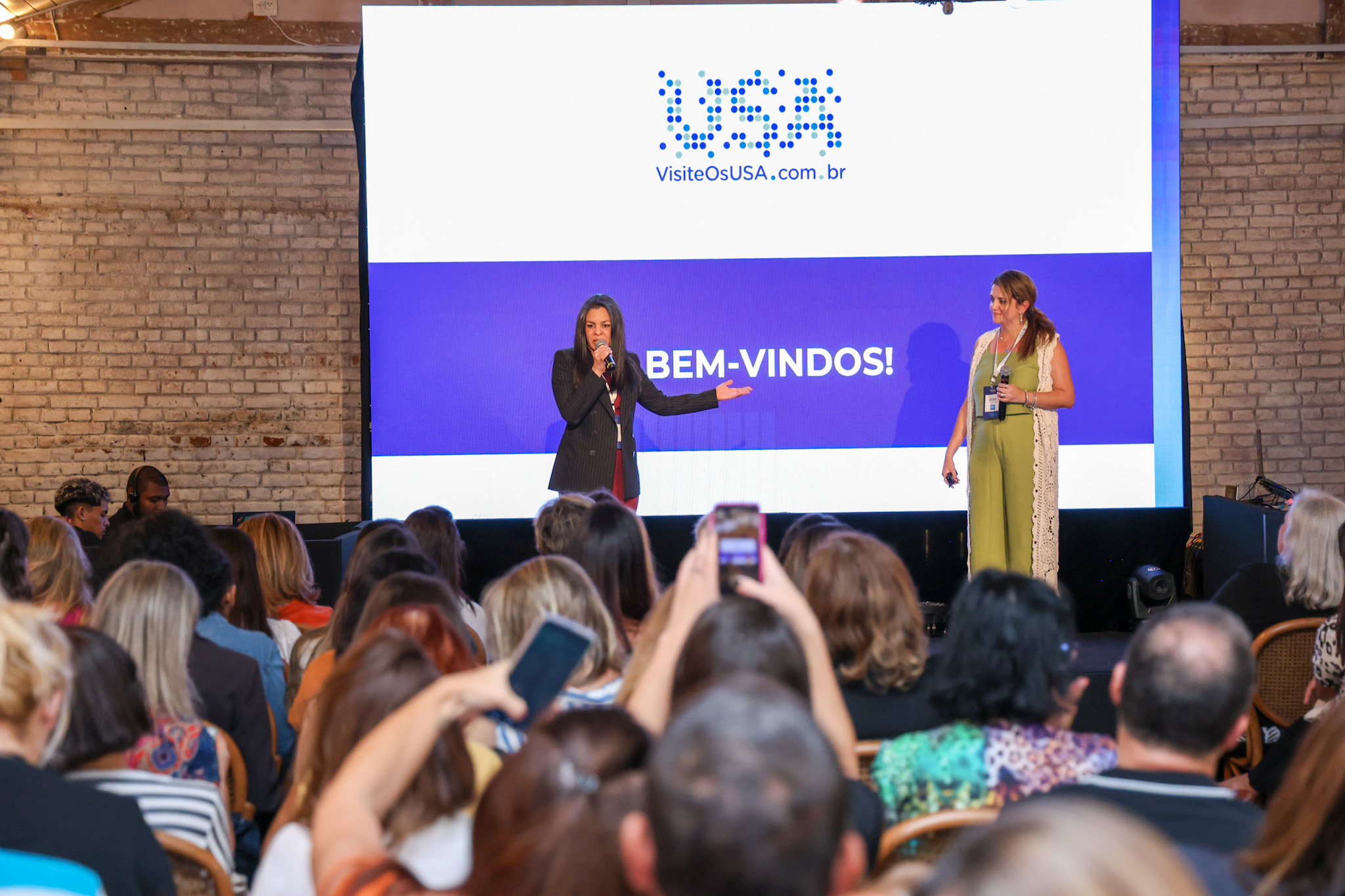 Sales Mission 2024: Brand USA e parceiros capacitam mais de 120 agentes; veja fotos e novidades 1 Lisa Tejeda gerente de desenvolvimento Global de Trade do Brand USA e Ana Facchinato gerente de Trade do Brand USA 1 Sales Mission 2024: Brand USA e parceiros capacitam mais de 120 agentes; veja fotos e novidades