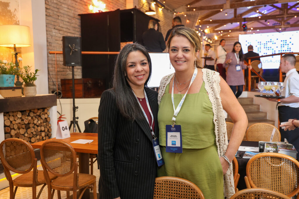 Lisa Tejeda, gerente de desenvolvimento Global de Trade do Brand USA, e Ana Facchinato, gerente de Trade do Brand USA