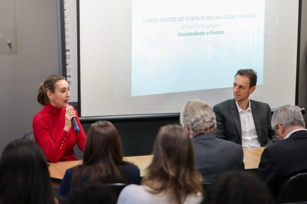 Luciane Leite, secretaria executiva da Setur-SP, e Bruno Waltrick, presidente da AbavSP Aviesp