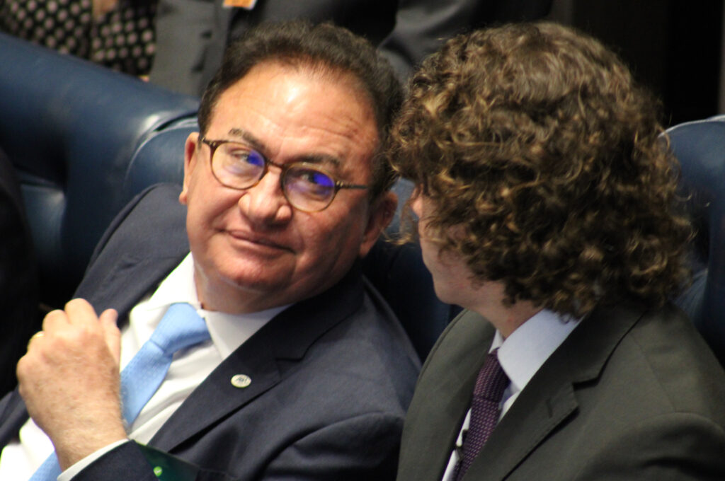 Manoel Linhares, presidente da ABIH Nacional, e o senador Veneziano Manoel Linhares, presidente da ABIH Nacional, e o senador Veneziano