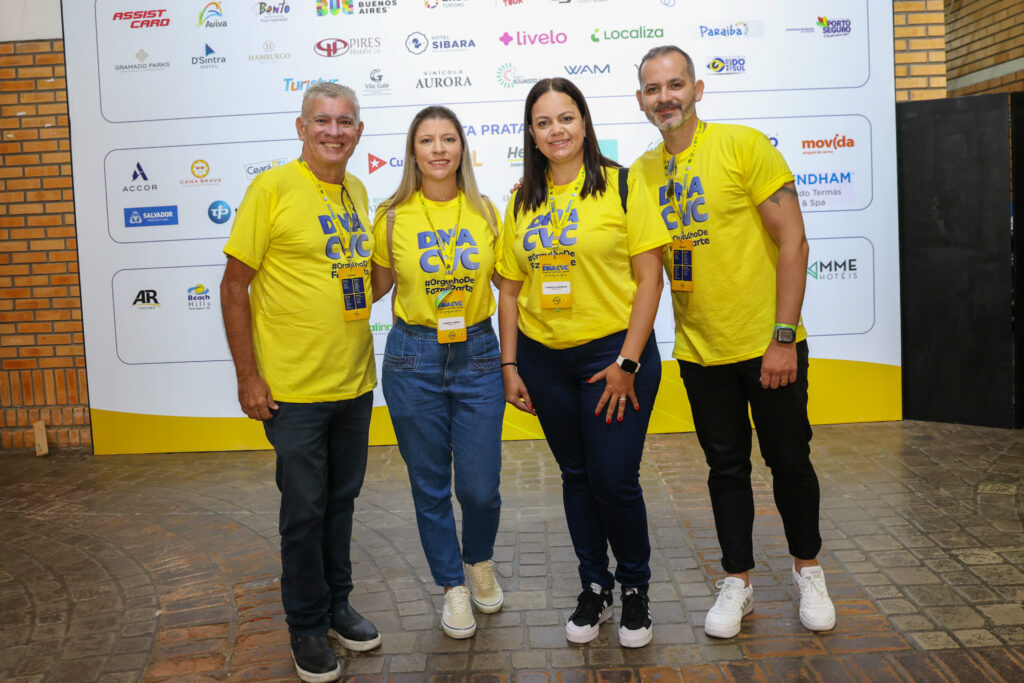 Marcelo Matera, Gabriella Corrêa, Vanessa Manfredini, e Leandro Campos, da CVC Taubate-SP