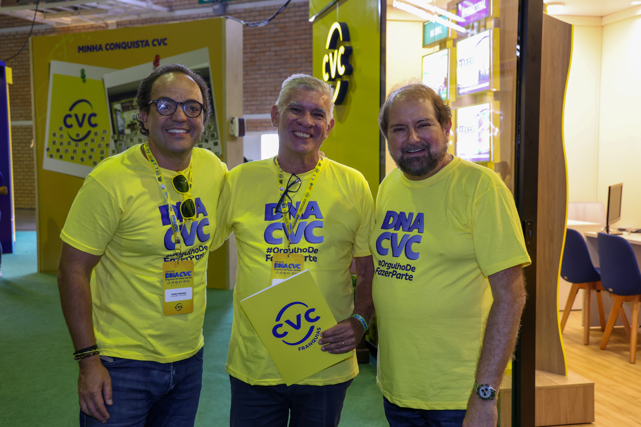 Marcelo Matera, da CVC Taubate-SP, entre Fábio Godinho, CEO da CVC Corp, e Guilherme Paulus, fundador da CVC Corp Marcelo Matera, da CVC Taubate-SP, entre Fábio Godinho, CEO da CVC Corp, e Guilherme Paulus, fundador da CVC Corp