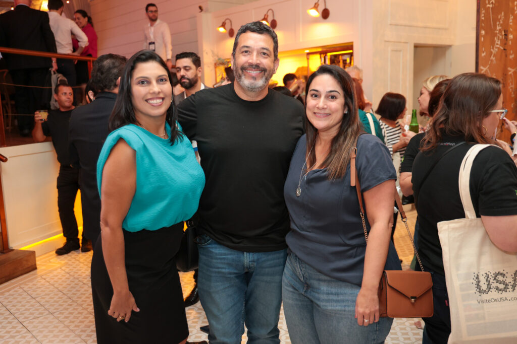 Maria Santos, da Flot, Jorge Souza, da Orinter e Luiza Leopoldo, da Smile Maria Santos, da Flot, Jorge Souza, da Orinter e Luiza Leopoldo, da Smile